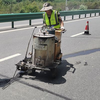 橋のデッキへのアプローチを水平化するための溶かアスファルト道路パッチ粒