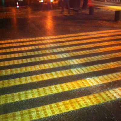 電池駆動式 熱塑性ノイズ 凸線道路標識機